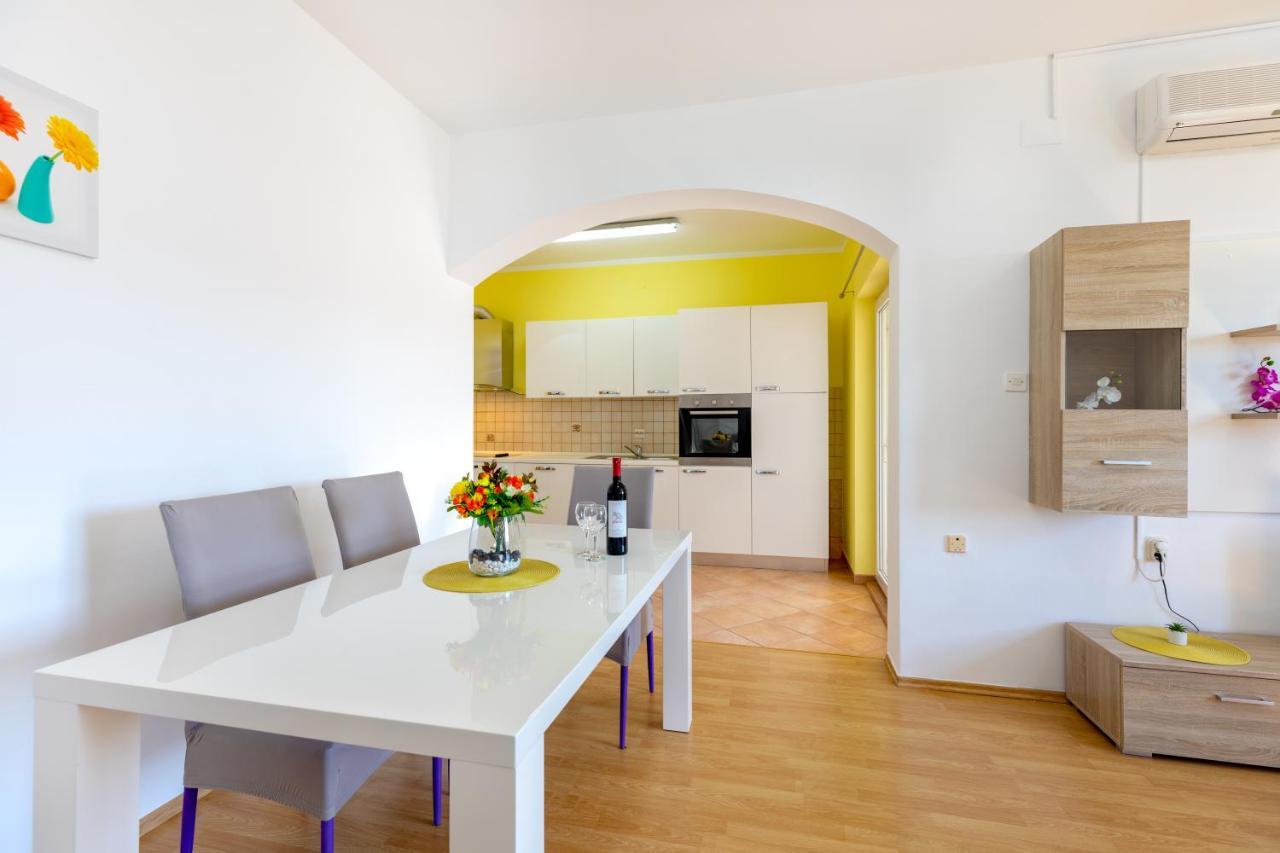 Apartments Villa Maja Rogoznica  Luaran gambar